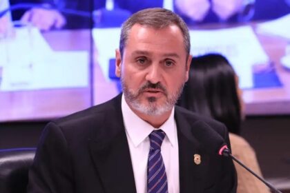 Andrei Rodrigues, diretor-geral da Polícia Federal, retorna ao cargo após decisão do STF