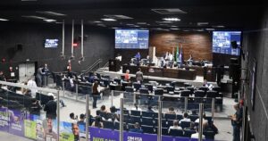 Sessão ordinária da Câmara Municipal de Guarulhos na segunda-feira (31) que aprovou o projeto de lei sobre sinalização de zonas cardeais nas vias da cidade