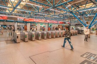 Transporte gratuito para desempregados é oferecido nas linhas da CPTM e do Metrô em São Paulo
