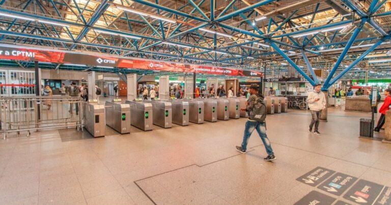 Transporte gratuito para desempregados é oferecido nas linhas da CPTM e do Metrô em São Paulo