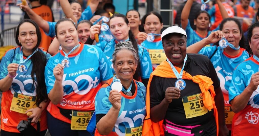 Participantes da Corrida e Caminhada Ativação 60+ no Bonsucesso, em Guarulhos