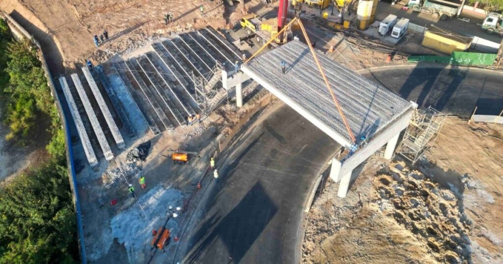 Construção do primeiro viaduto interno de Guarulhos, parte do pacote de 16 obras viárias entregues desde 2025