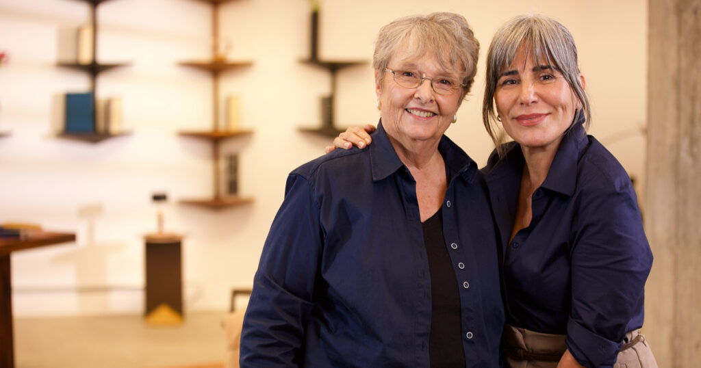 Glória Pires conversa com a oncologista Brigitte Van Eyll sobre câncer de mama e diagnóstico precoce em campanha da NotreDame Saúde