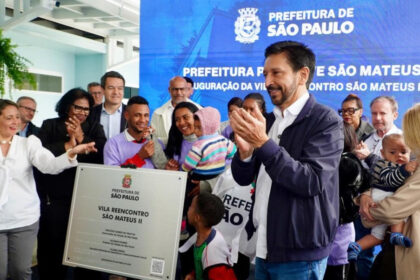 Prefeito Ricardo Nunes cumpre agenda em São Mateus com inauguração da Vila Reencontro, vistoria da UPA e entrega de escrituras