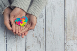 Hapvida promove ação de conscientização sobre autismo e inclusão em São Paulo, em parceria com a Abads, durante a Sipatma