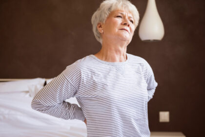 Especialista da Hapvida alerta para os riscos da osteoporose em mulheres acima dos 50 anos e orienta sobre prevenção e saúde óssea